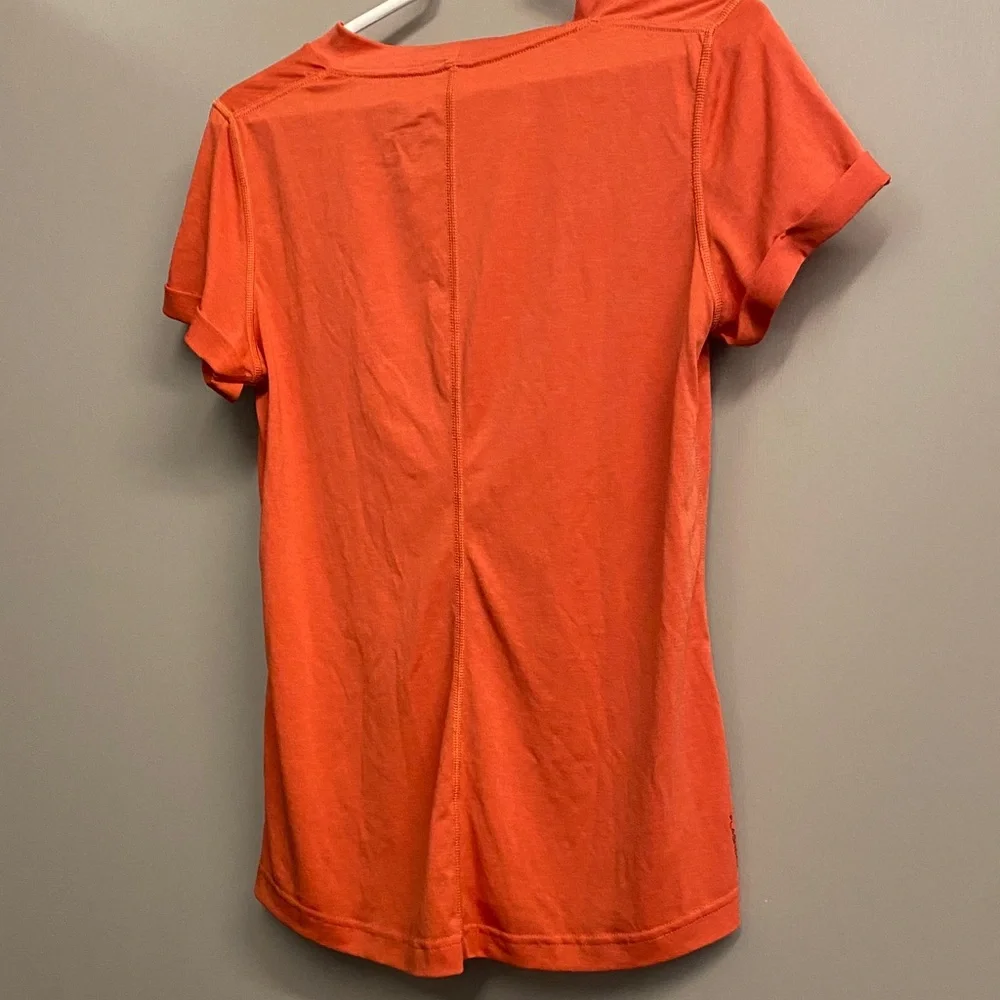The North Face Women's Orange V-Neck T-Shirt - Picture 4 of 4